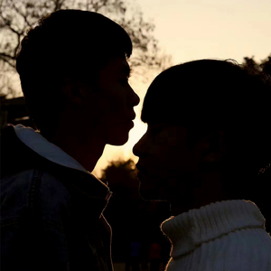 打屁股从白打到嫩红网站
